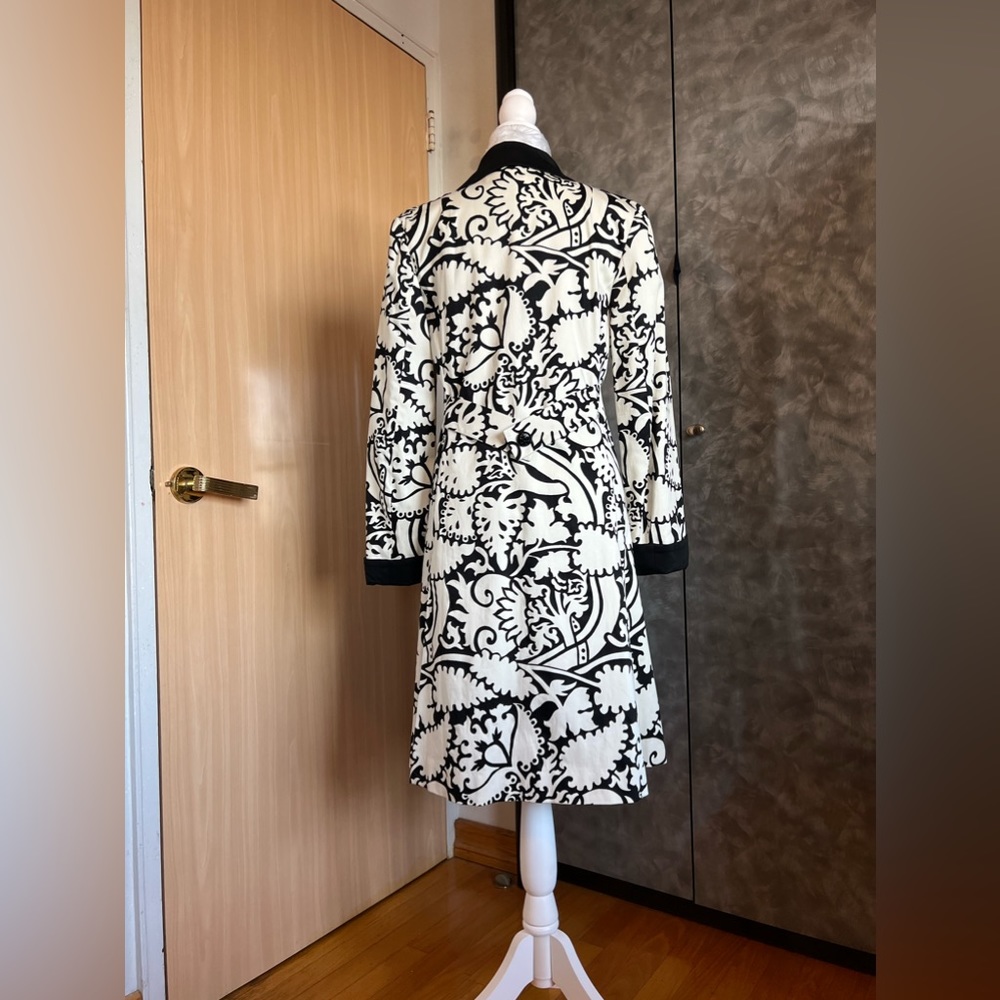 White And Back Jacket - image 3